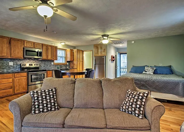 Stockton Lake Escape With Kitchen, Half Mile To Lake