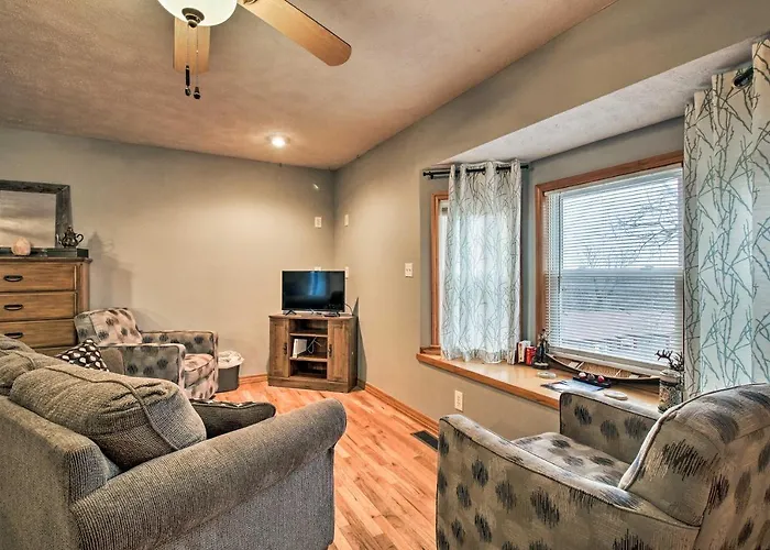 Stockton Lake Escape With Kitchen, Half Mile To Lake
