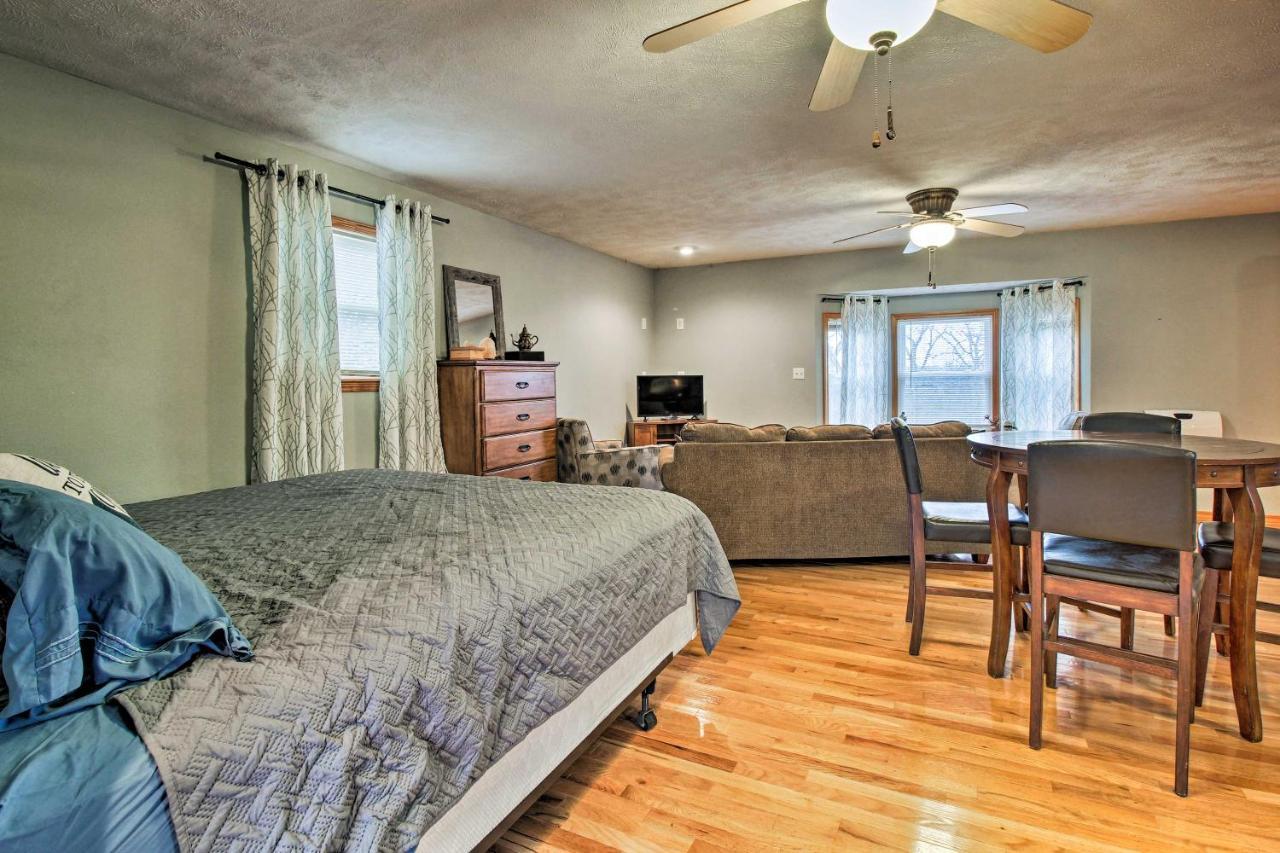 Escape With Kitchen, Half Mile To Apartment Stockton