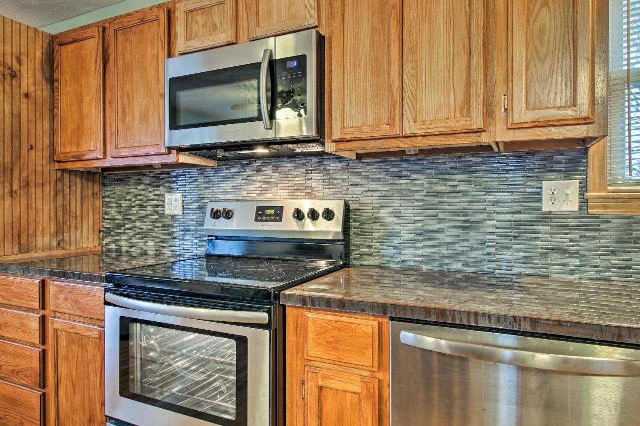 Apartment Escape With Kitchen, Half Mile To *