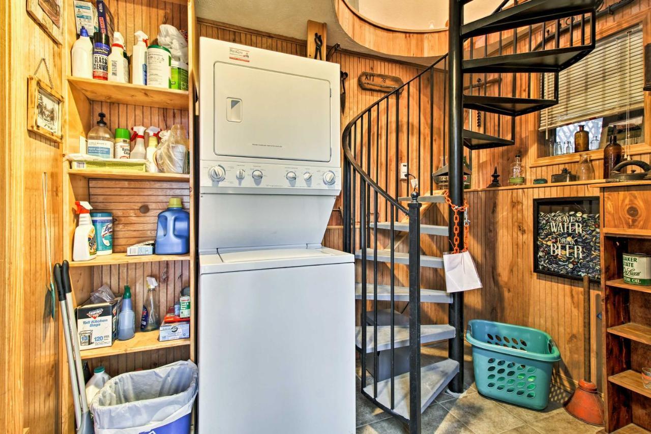 Apartment Escape With Kitchen, Half Mile To