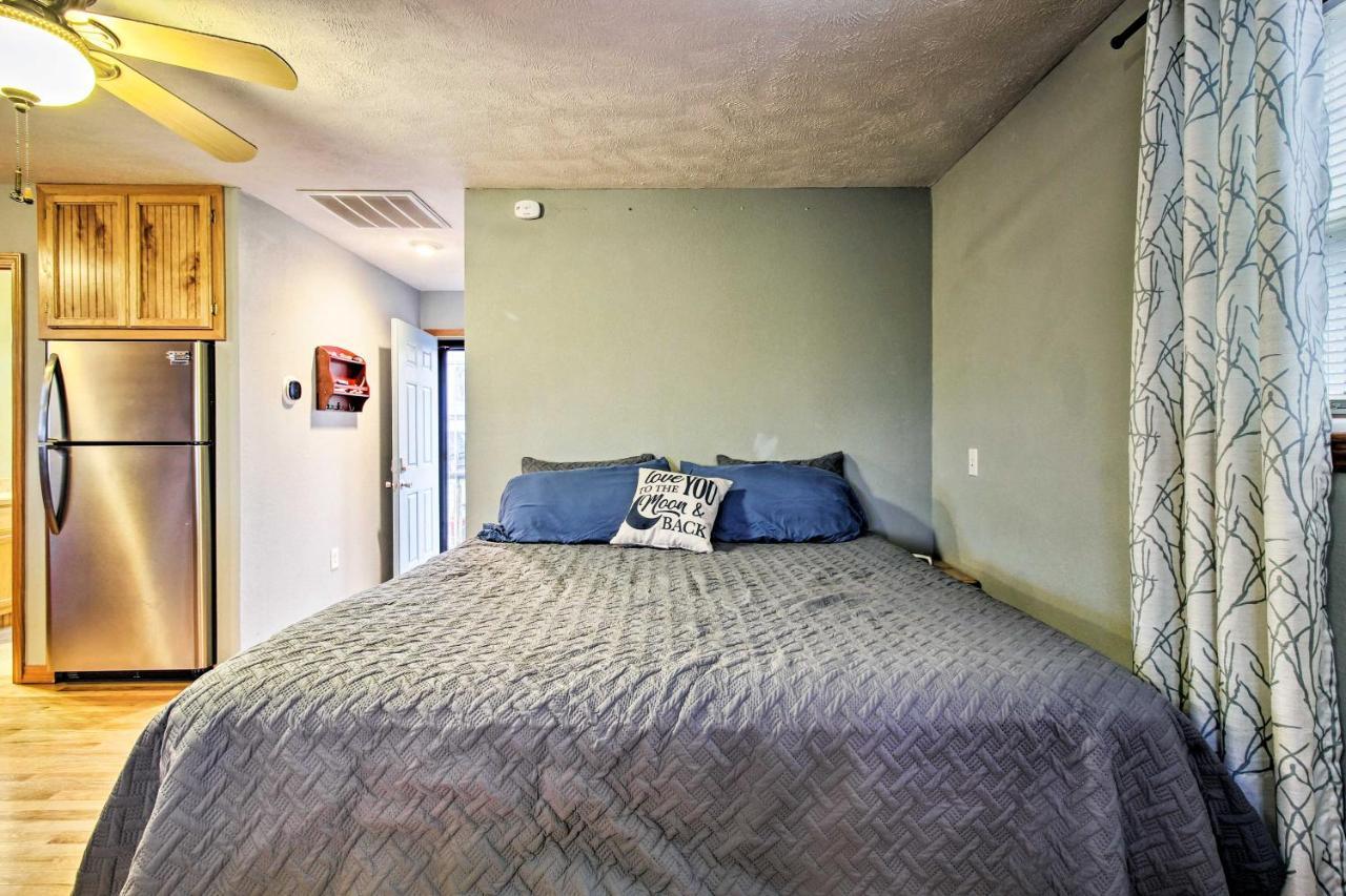 Apartment Escape With Kitchen, Half Mile To Stockton